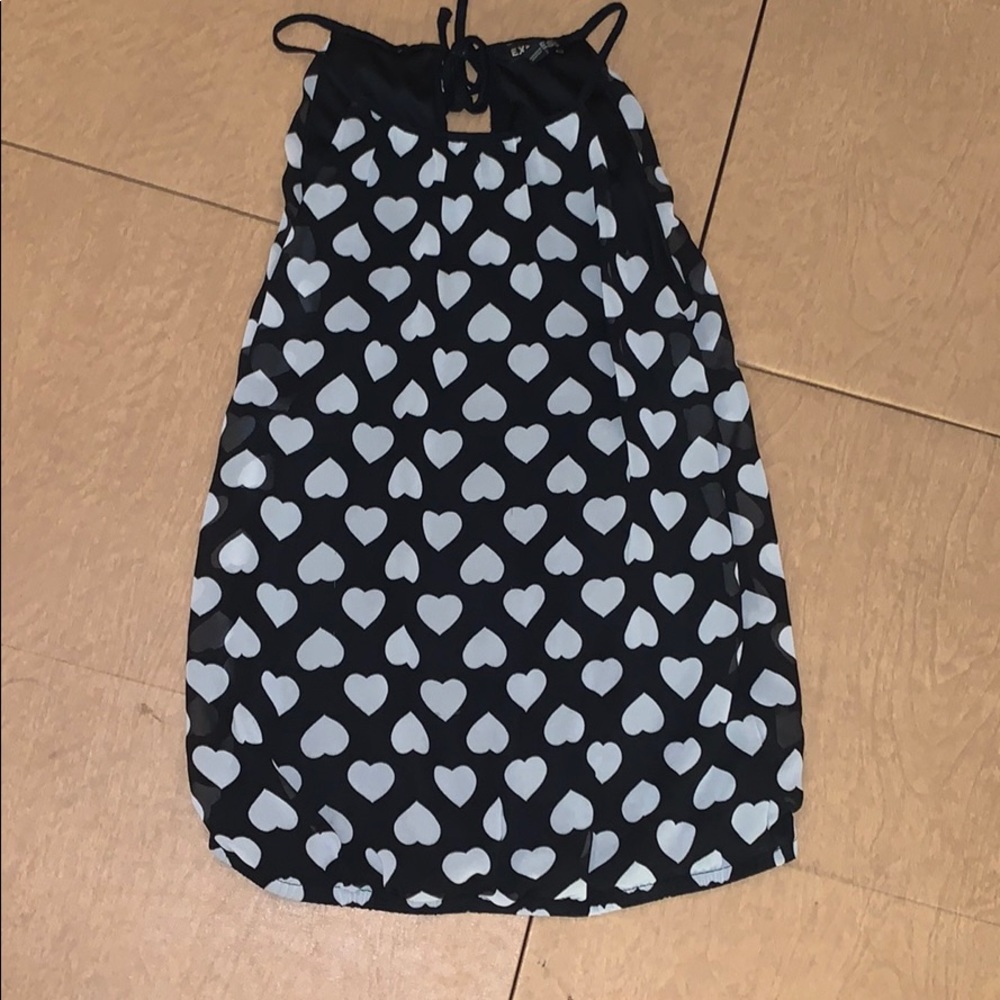 Cute tank with open keyhole back!